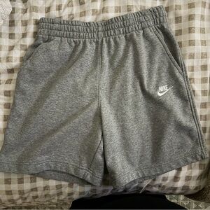 Kids Nike grey shorts